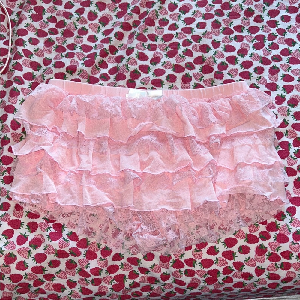Edikted Pink Ruffle Lace Women’s Shorts